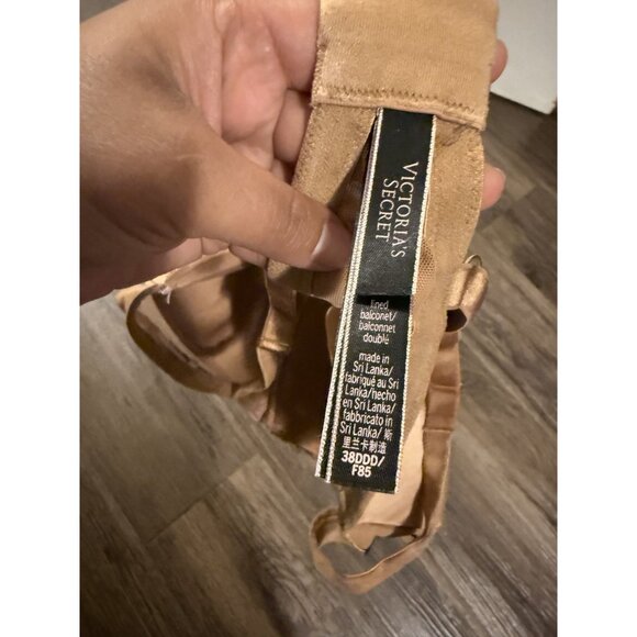 Victoria's Secret Women's Lined Balconet Tan Demi lace trim Bra Size 38DDD - Picture 4 of 4